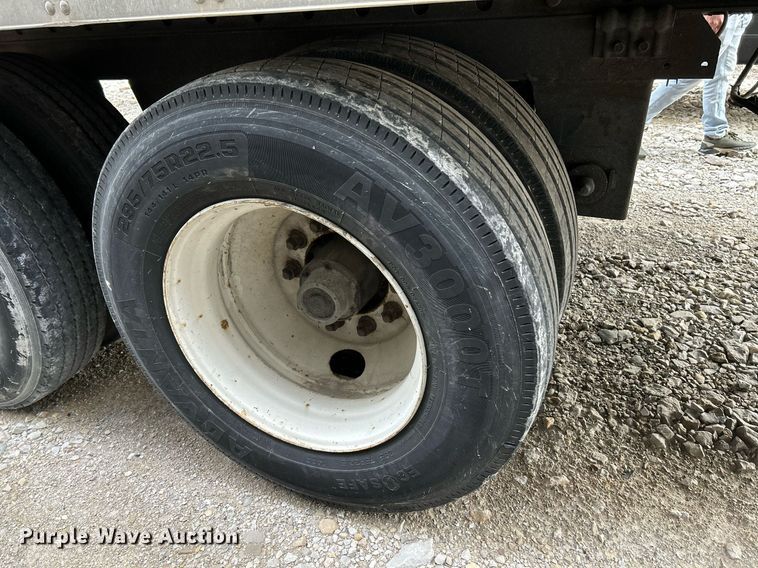 image for item NR9382 2009 Utility Trailers VS2DX  dry van trailer