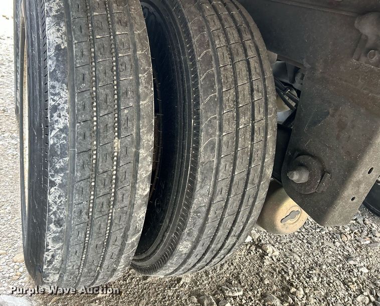 image for item NR9382 2009 Utility Trailers VS2DX  dry van trailer