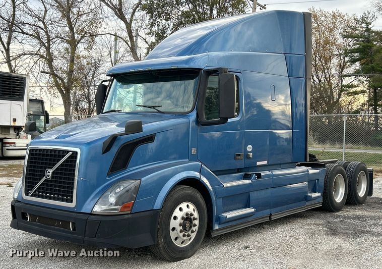 image for item NR9383 2014 Volvo VNL  semi truck