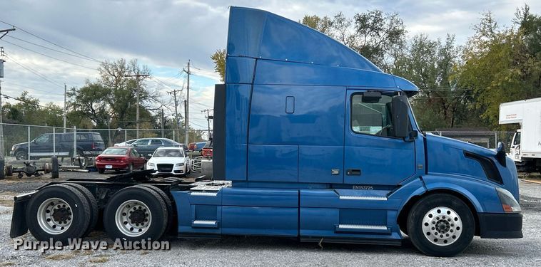 image for item NR9383 2014 Volvo VNL  semi truck