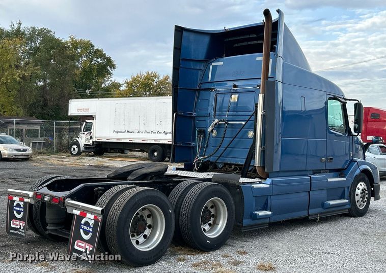 image for item NR9383 2014 Volvo VNL  semi truck