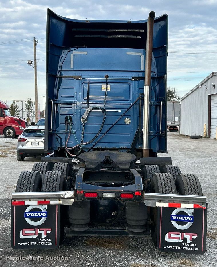 image for item NR9383 2014 Volvo VNL  semi truck