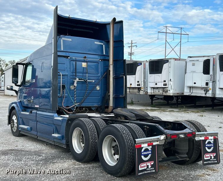 image for item NR9383 2014 Volvo VNL  semi truck