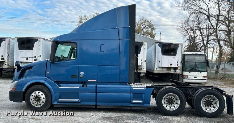 image for item NR9383 2014 Volvo VNL  semi truck