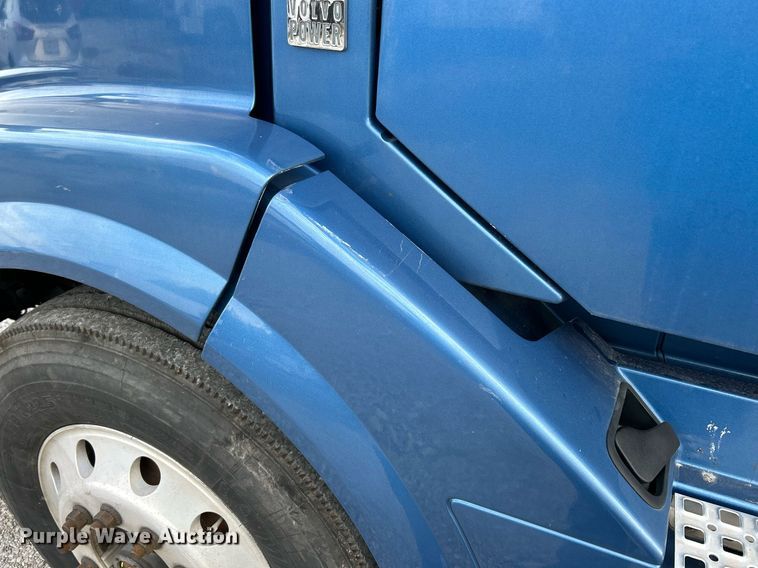 image for item NR9383 2014 Volvo VNL  semi truck