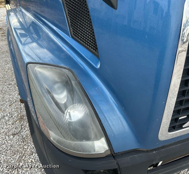 image for item NR9383 2014 Volvo VNL  semi truck