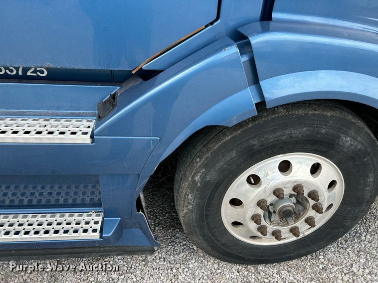 image for item NR9383 2014 Volvo VNL  semi truck