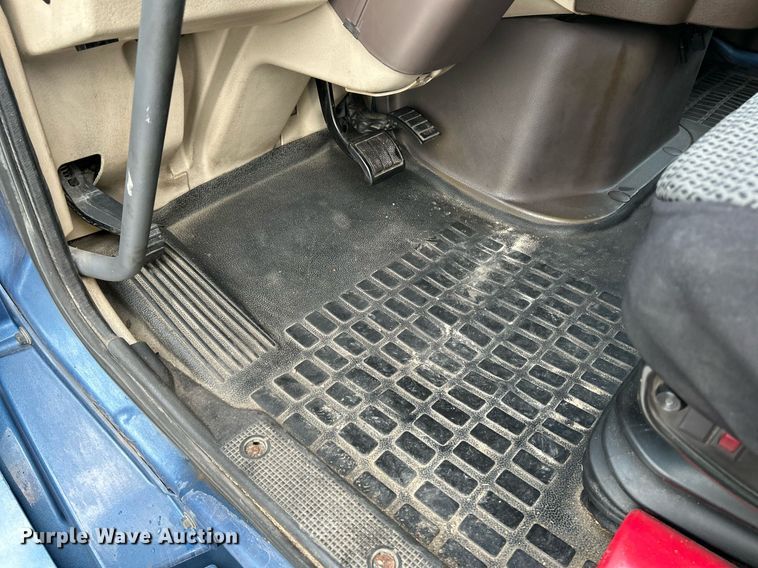 image for item NR9383 2014 Volvo VNL  semi truck