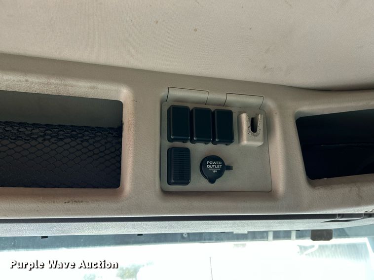 image for item NR9383 2014 Volvo VNL  semi truck