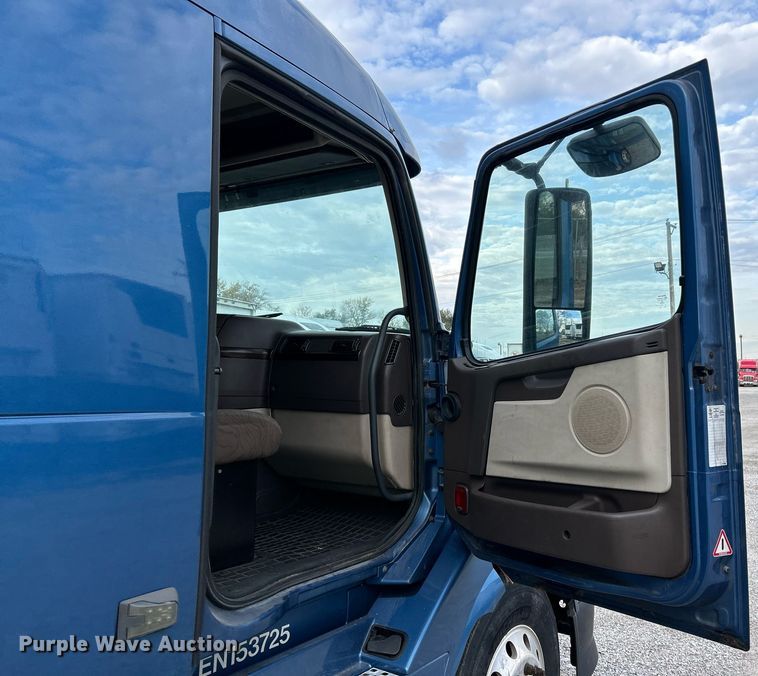 image for item NR9383 2014 Volvo VNL  semi truck