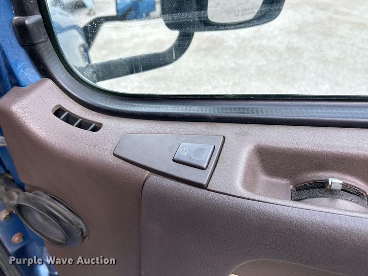 image for item NR9383 2014 Volvo VNL  semi truck