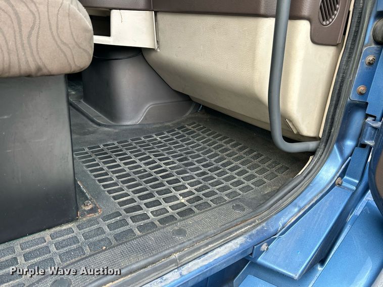 image for item NR9383 2014 Volvo VNL  semi truck