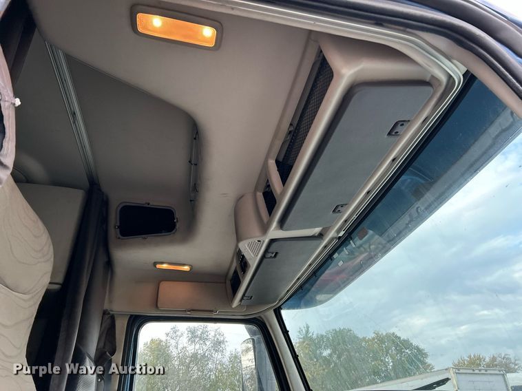 image for item NR9383 2014 Volvo VNL  semi truck