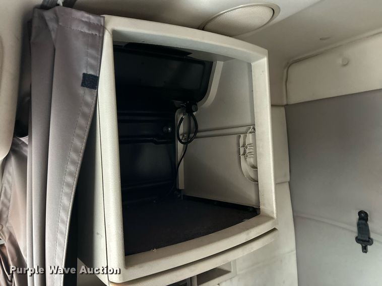 image for item NR9383 2014 Volvo VNL  semi truck