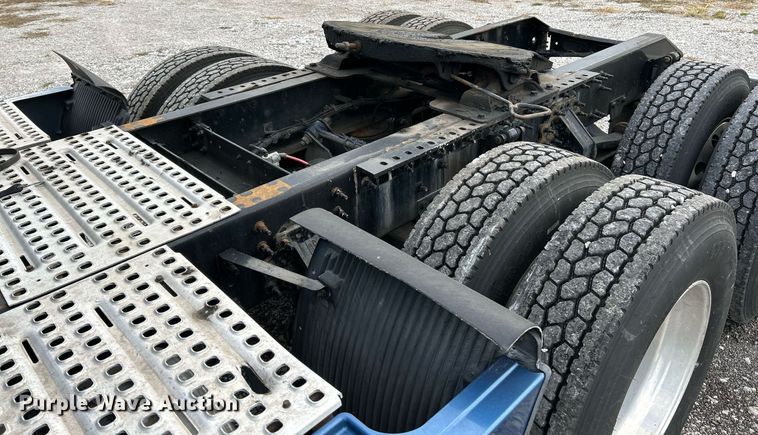 image for item NR9383 2014 Volvo VNL  semi truck