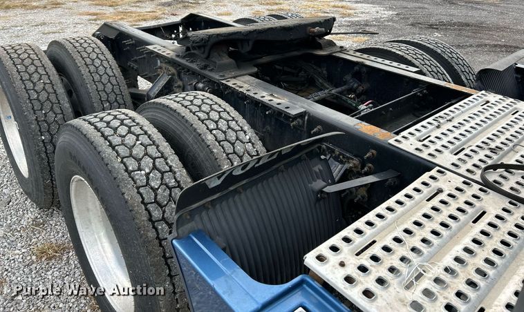 image for item NR9383 2014 Volvo VNL  semi truck