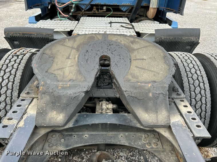 image for item NR9383 2014 Volvo VNL  semi truck