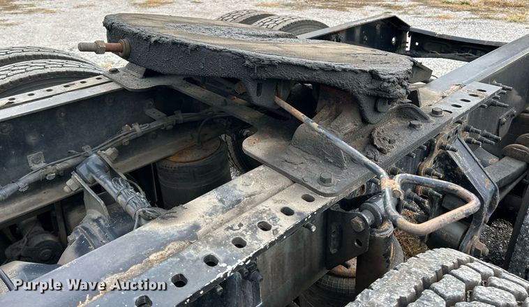 image for item NR9383 2014 Volvo VNL  semi truck