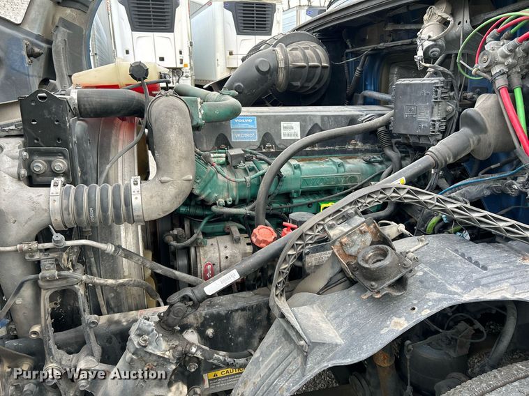 image for item NR9383 2014 Volvo VNL  semi truck