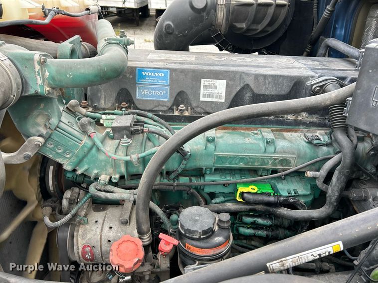 image for item NR9383 2014 Volvo VNL  semi truck