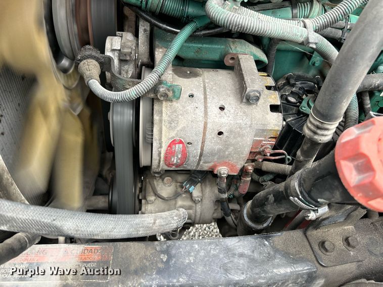 image for item NR9383 2014 Volvo VNL  semi truck