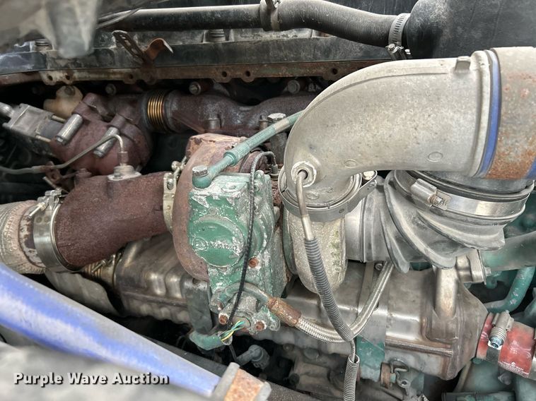 image for item NR9383 2014 Volvo VNL  semi truck