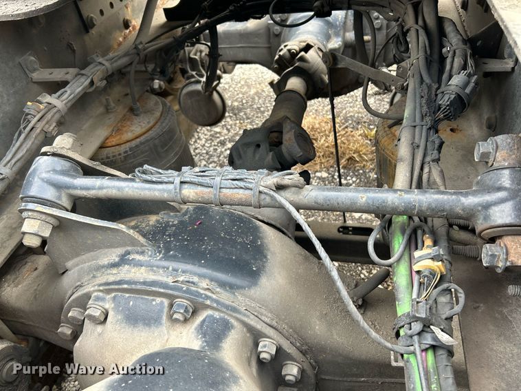 image for item NR9383 2014 Volvo VNL  semi truck