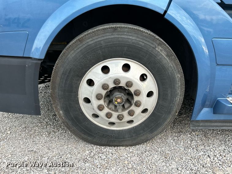 image for item NR9383 2014 Volvo VNL  semi truck