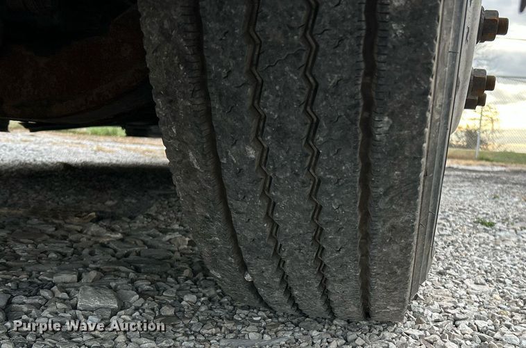 image for item NR9383 2014 Volvo VNL  semi truck