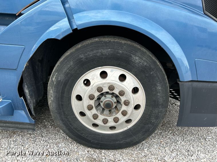 image for item NR9383 2014 Volvo VNL  semi truck