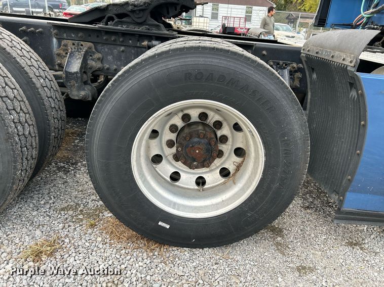 image for item NR9383 2014 Volvo VNL  semi truck