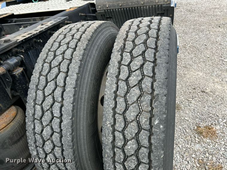 image for item NR9383 2014 Volvo VNL  semi truck