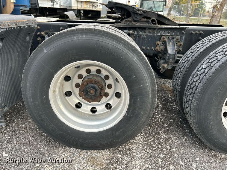 image for item NR9383 2014 Volvo VNL  semi truck