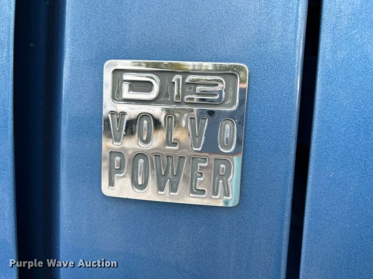 image for item NR9383 2014 Volvo VNL  semi truck