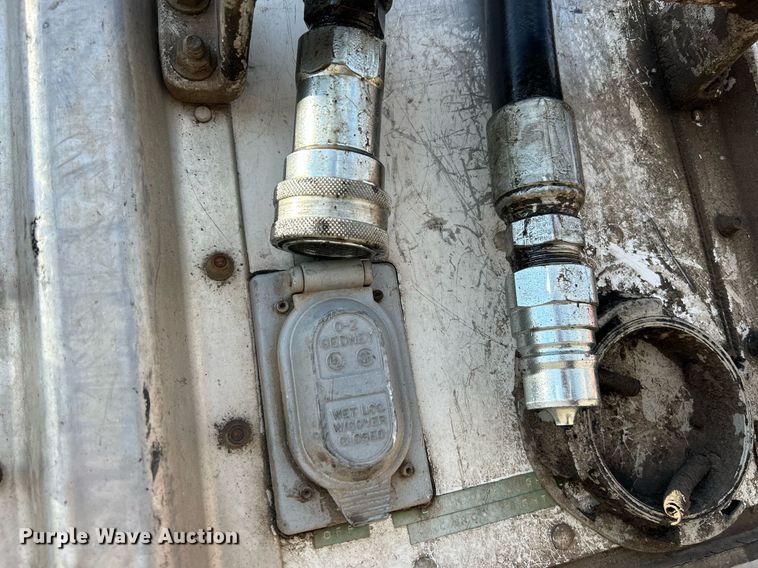 image for item NR9413 2005 Imco walking floor trailer