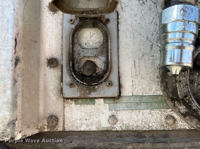 image for item NR9413 2005 Imco walking floor trailer