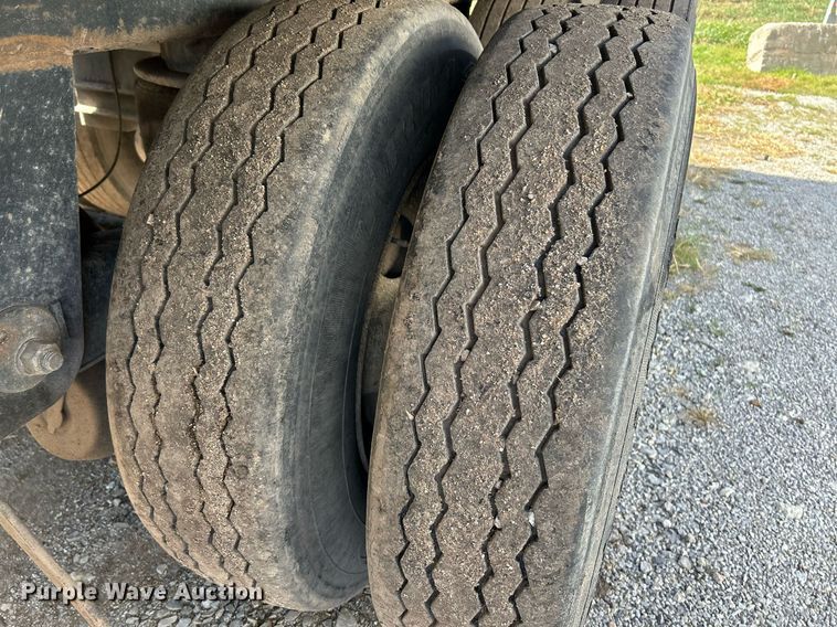 image for item NR9413 2005 Imco walking floor trailer