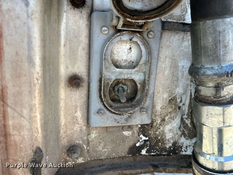 image for item NR9414 2006 Imco walking floor trailer