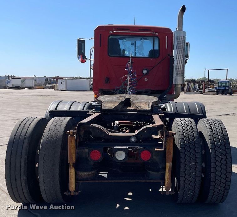 image for item NX9877 1999 Mack CH613  semi truck