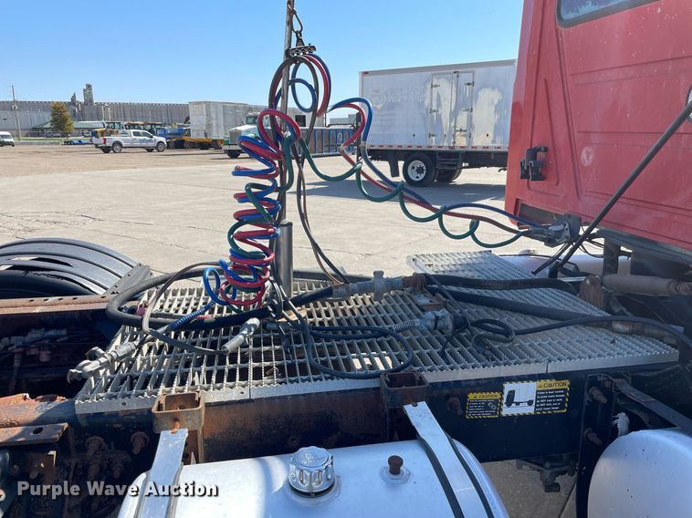 image for item NX9877 1999 Mack CH613  semi truck