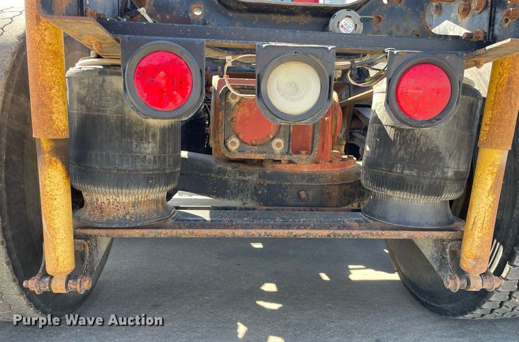 image for item NX9877 1999 Mack CH613  semi truck