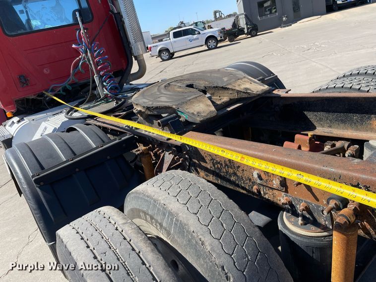 image for item NX9877 1999 Mack CH613  semi truck