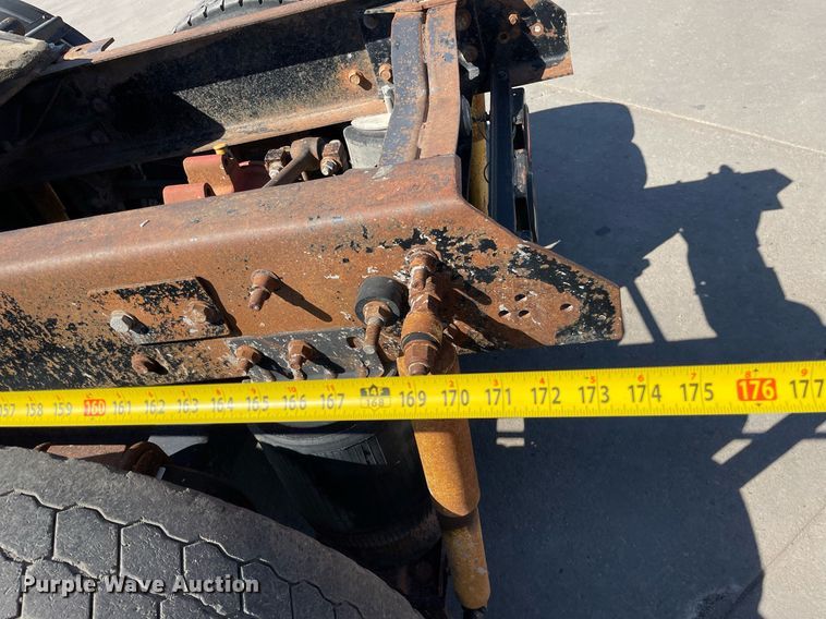 image for item NX9877 1999 Mack CH613  semi truck