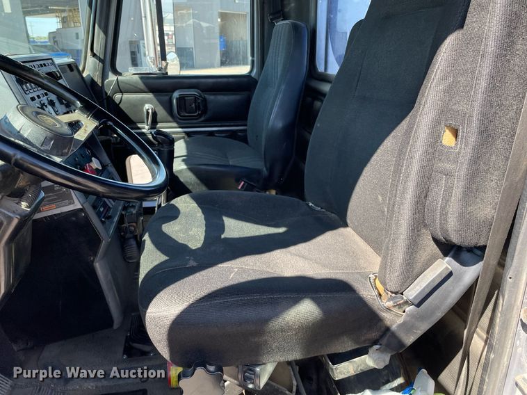 image for item NX9877 1999 Mack CH613  semi truck