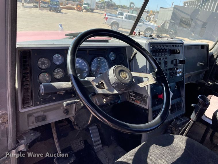 image for item NX9877 1999 Mack CH613  semi truck