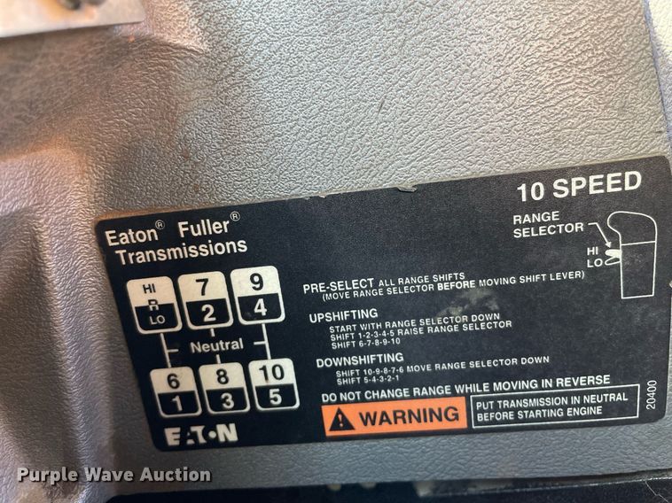 image for item NX9877 1999 Mack CH613  semi truck