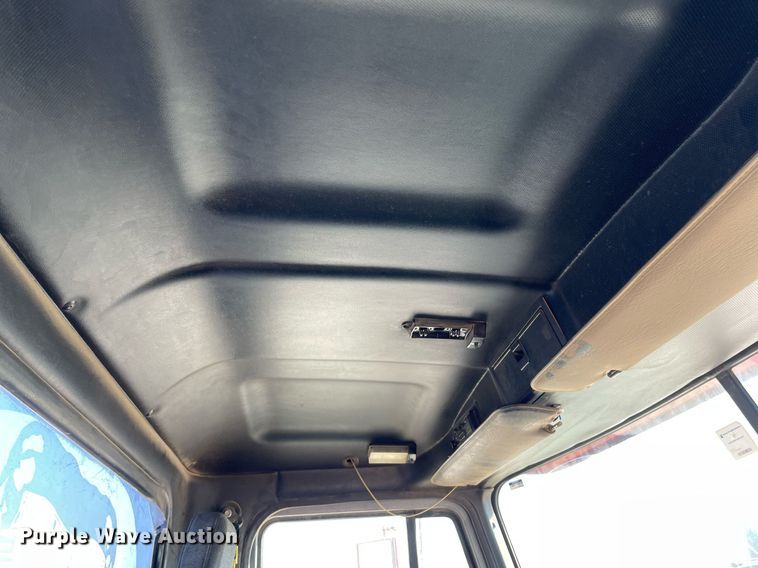 image for item NX9877 1999 Mack CH613  semi truck