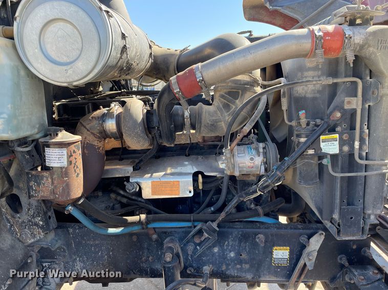 image for item NX9877 1999 Mack CH613  semi truck