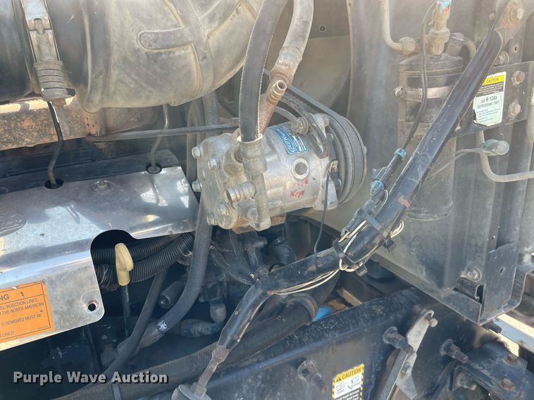 image for item NX9877 1999 Mack CH613  semi truck