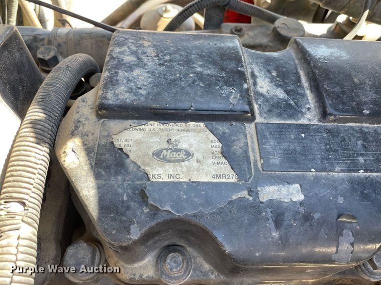 image for item NX9877 1999 Mack CH613  semi truck